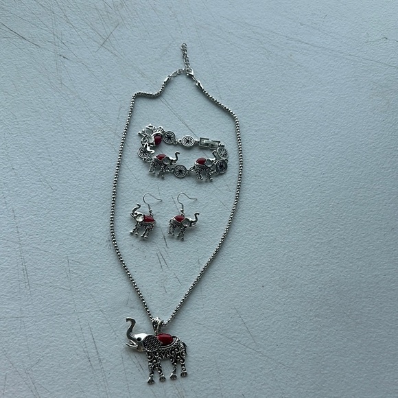 Elephant Charm Silver Jewelry Set - Picture 2 of 3